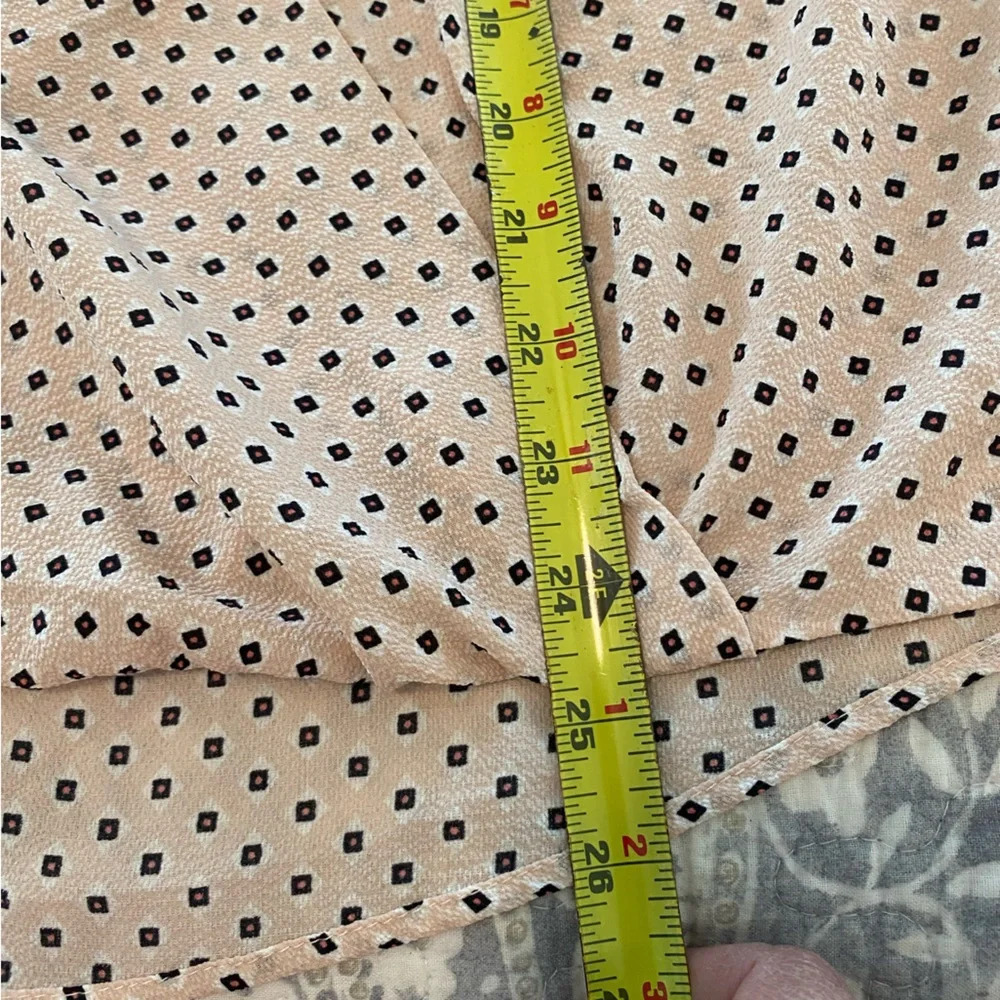 ADRIANNA PAPELL Faux Wrap Top Blouse size large pink cream color - Picture 6 of 6